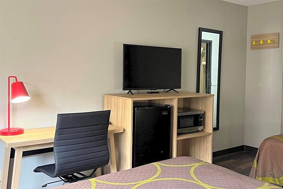 Super 8 by Wyndham Evansville East