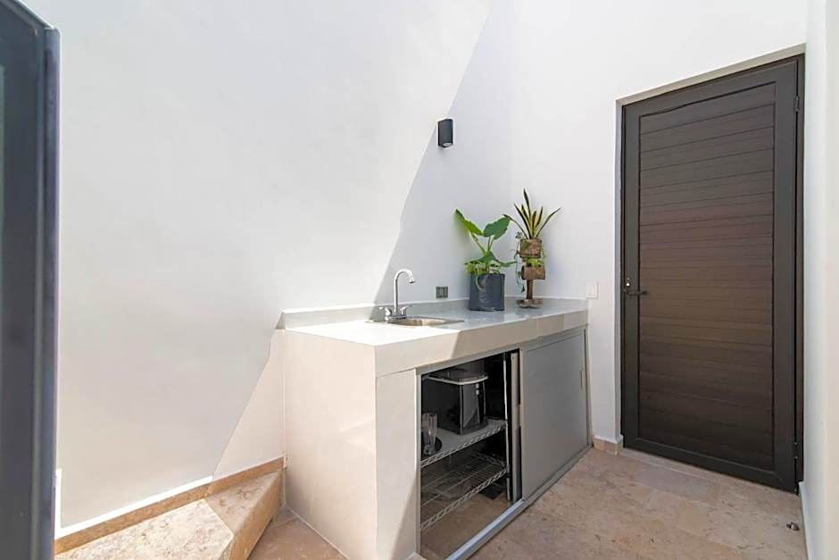 Serenity in the Sky - Studio with Rooftop and Plunge pool