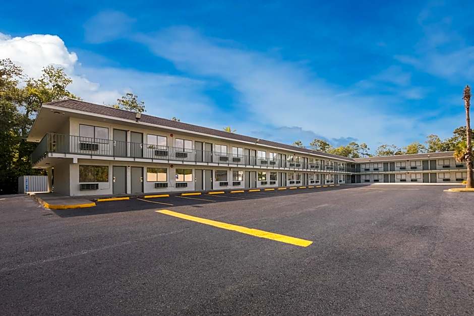 HomeTowne Studios by Red Roof Orange, TX