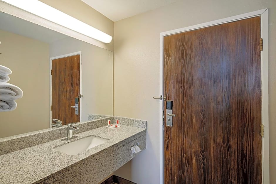 Super 8 by Wyndham Lexington Hamburg Area