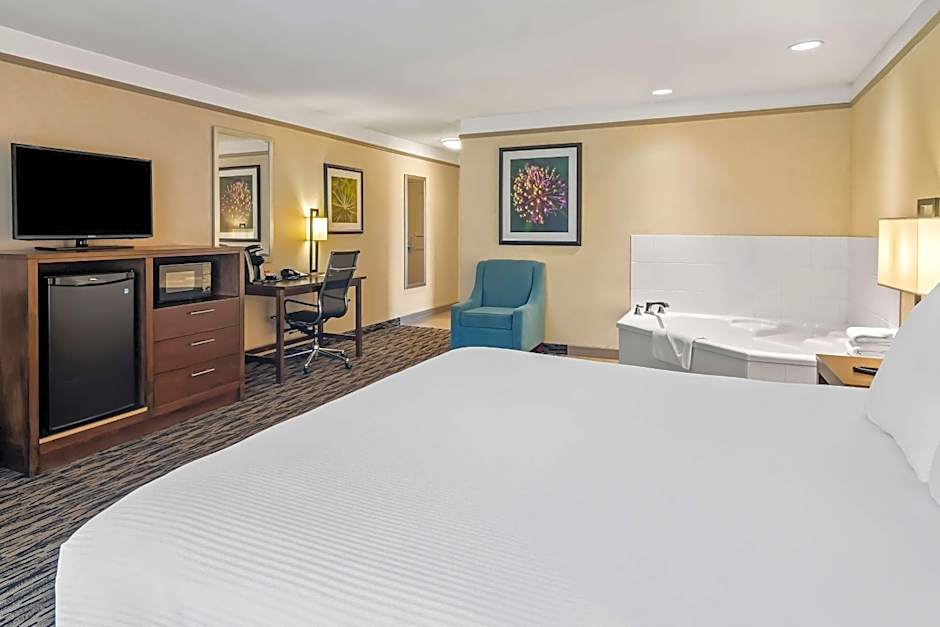 Best Western Plus Pitt Meadows Inn & Suites