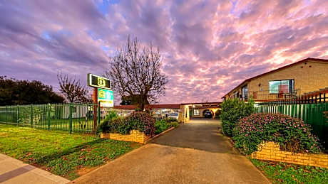 Forest Lodge Motor Inn & Restaurant