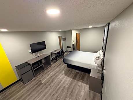 Queen Room - Non-Smoking