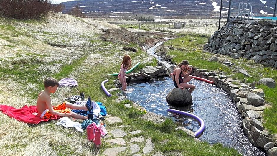 Hvammur 2 Bjarg with private hot tub