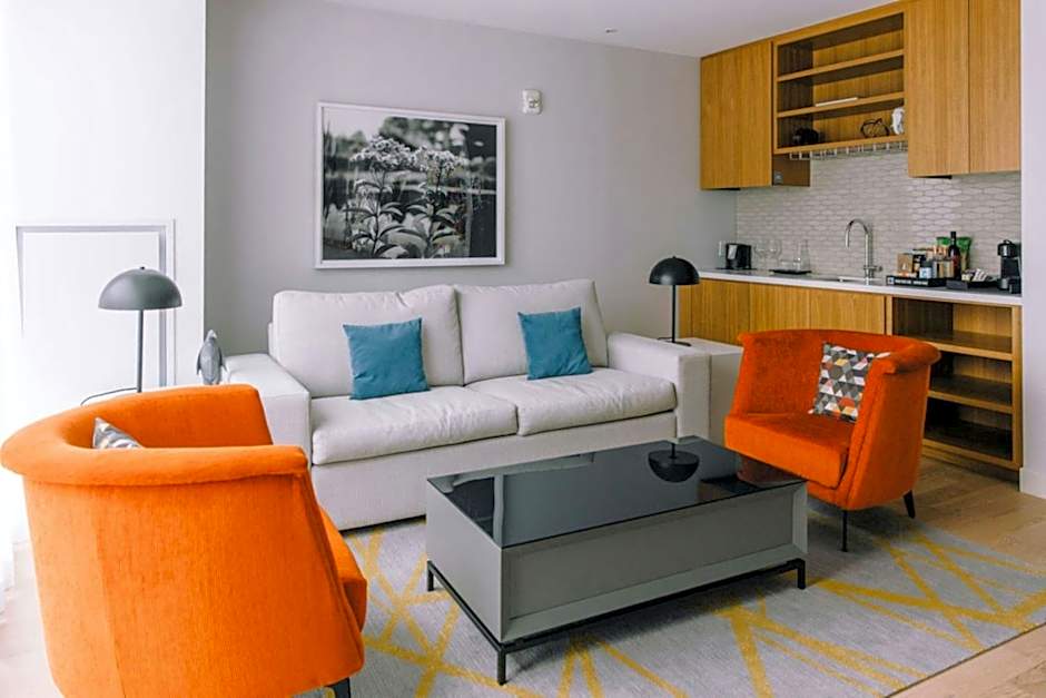 Humaniti Hotel Montreal, Autograph Collection