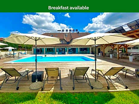 16 Lakes Hotel
