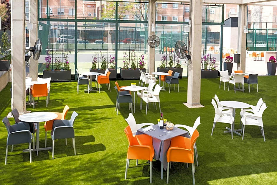 täCH Madrid Airport