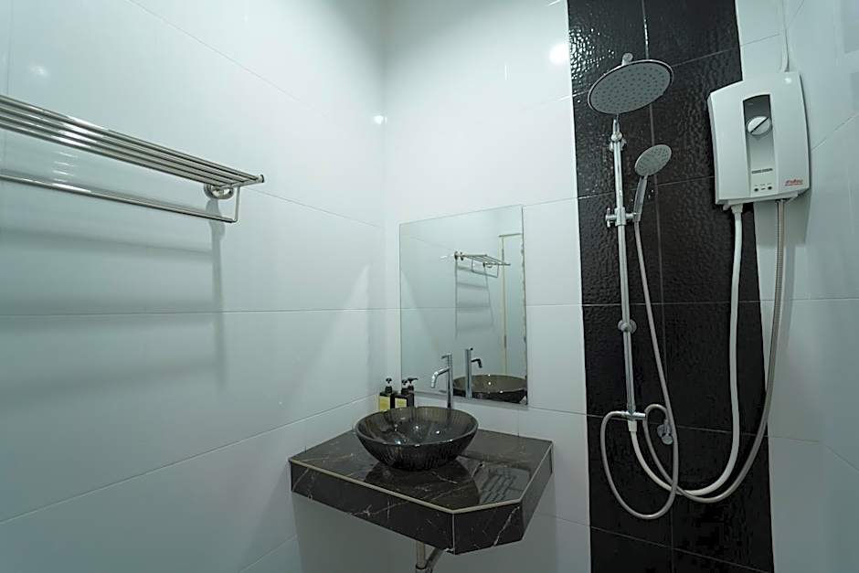 Chillax Khaosok Hostel - SHA Certified