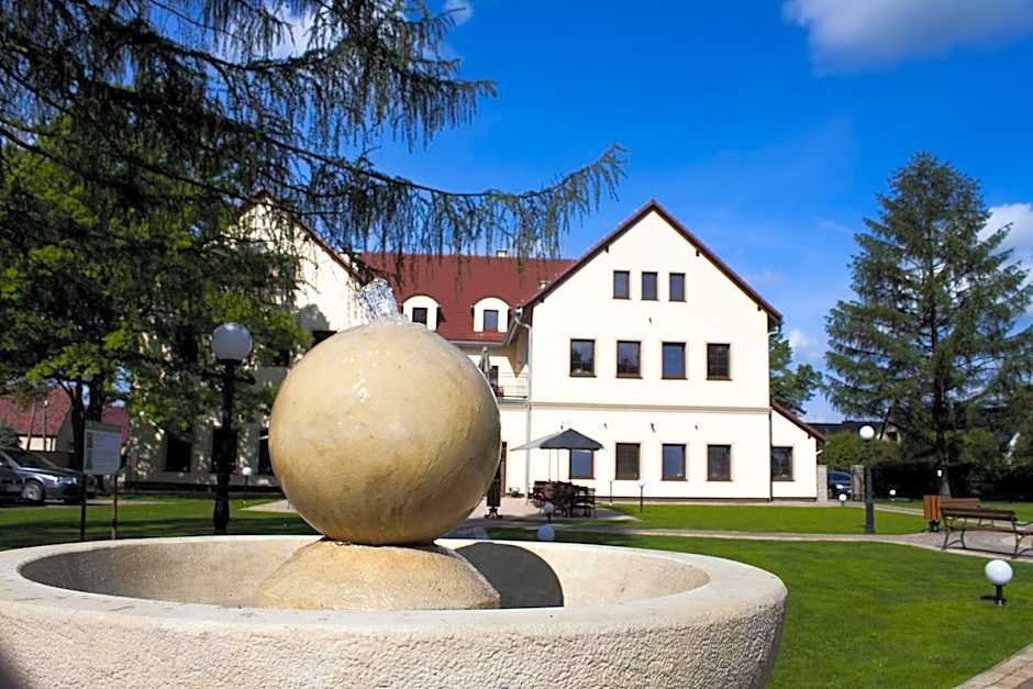 Hotel Modrzewiowy Dwór