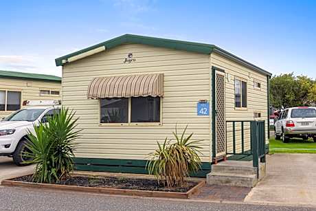 Economy Cabin - Sleeps 4