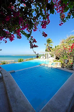 Sundowners Vacation Villas Bolinao