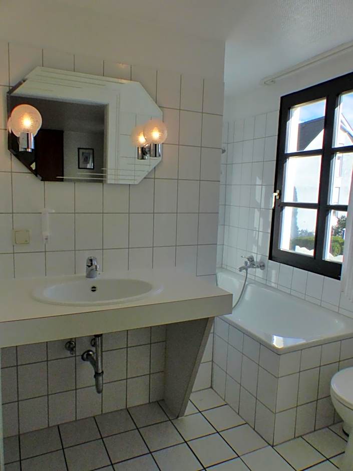 Hotel zur Post Dabringhausen - Quiet Business Hotel near Cologne and Dusseldorf Trade Fairs