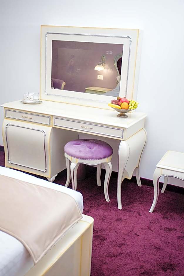 Royal Boutique Mangalia Breeze