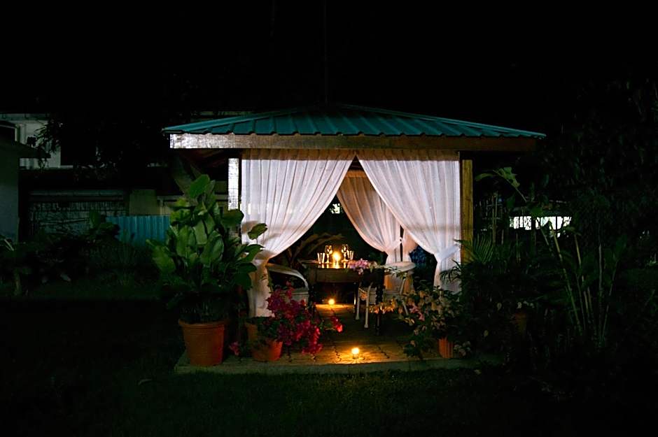 HAKS Boutique B&B with Pool & Farm-to-Table Dining