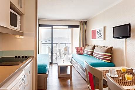 Studio with Sleeping Alcove, Air conditioning and Terrace or Balcony (4 People)