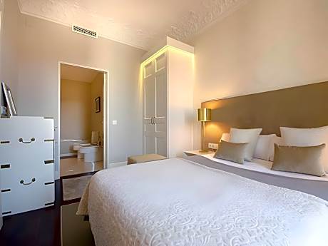 3-Bedroom Apartment in Carrer Gran de Gracia 51