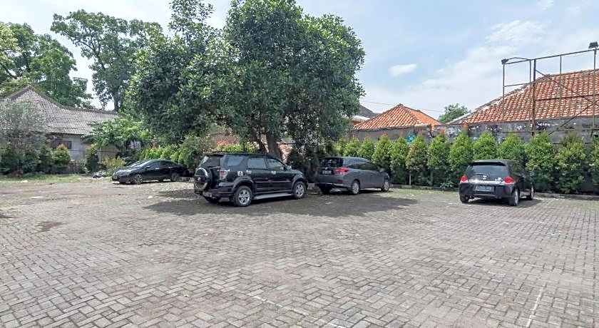 RedDoorz near Alun Alun Bandung 3