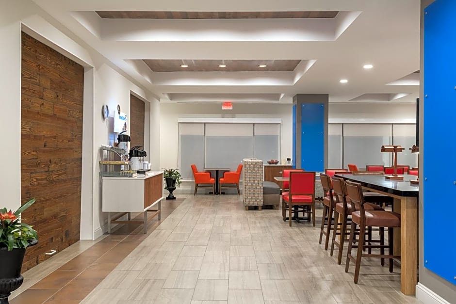 Holiday Inn Express Hotel & Suites Florence Civic Center By IHG
