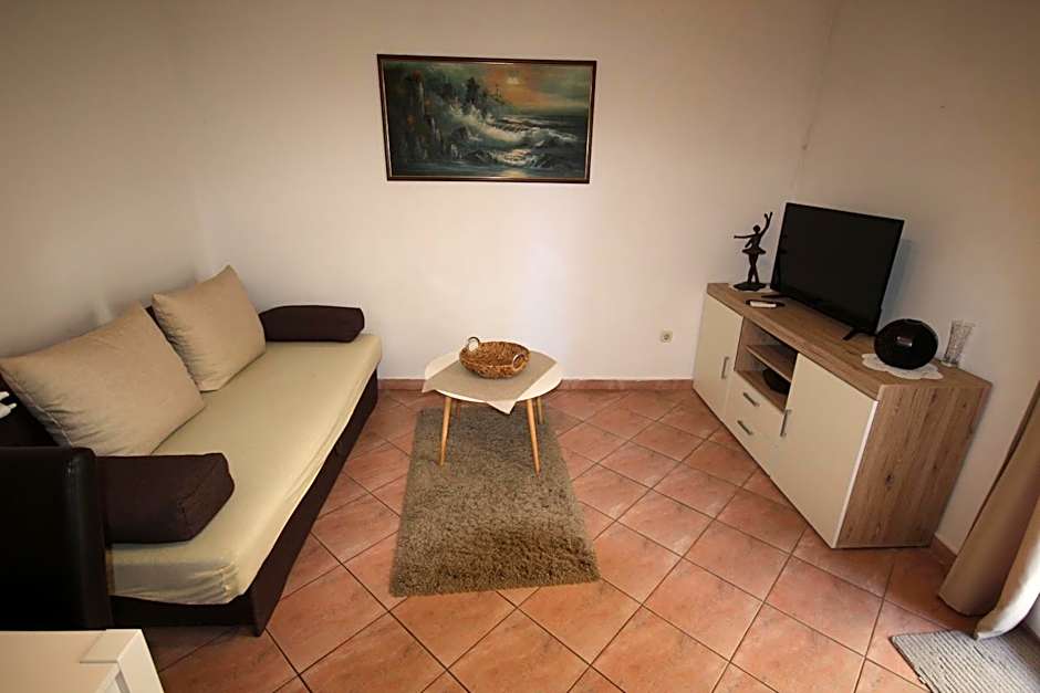 Cosy apartment 5min to beach Mirela Borik