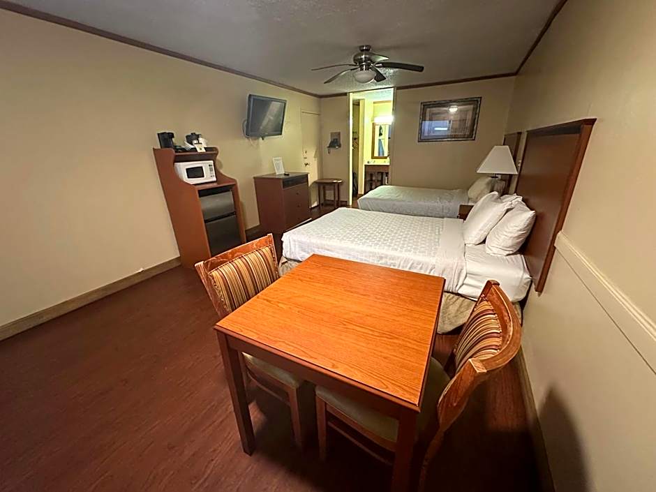 Hotel Red Rose by Townhouse Covington I-64