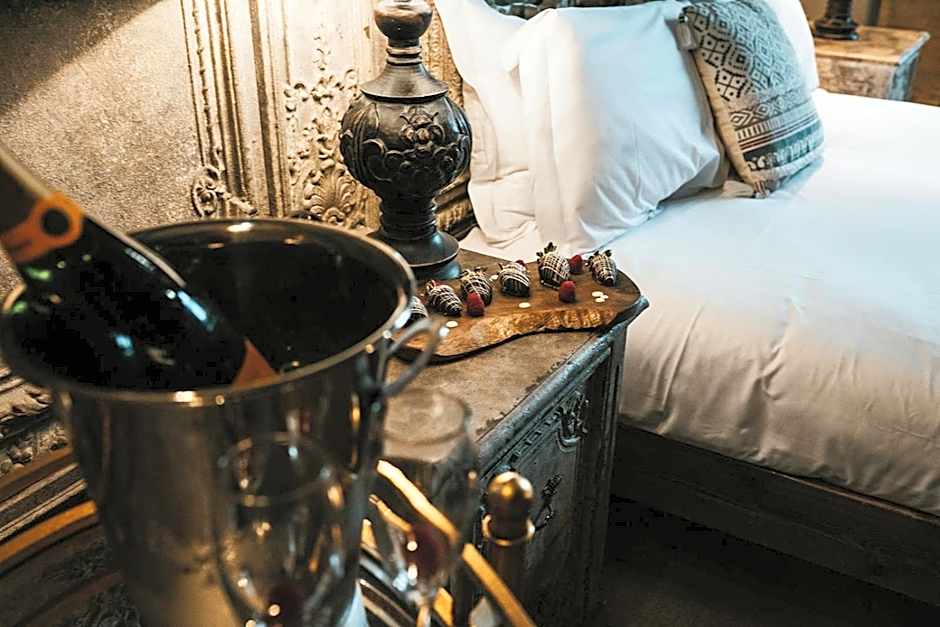 Le Petit Chateau & William de Percy