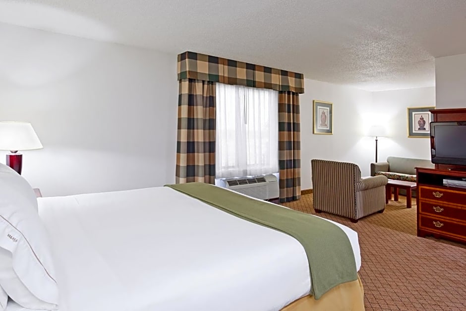 Holiday Inn Express Hotel And Suites Alliance