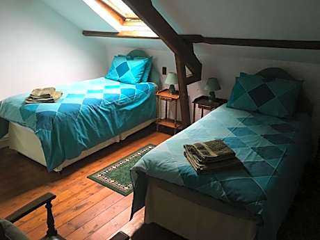 Twin Room with Private External Bathroom