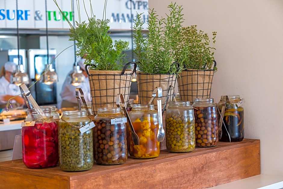 Leonardo Plaza Cypria Maris Beach Hotel & Spa