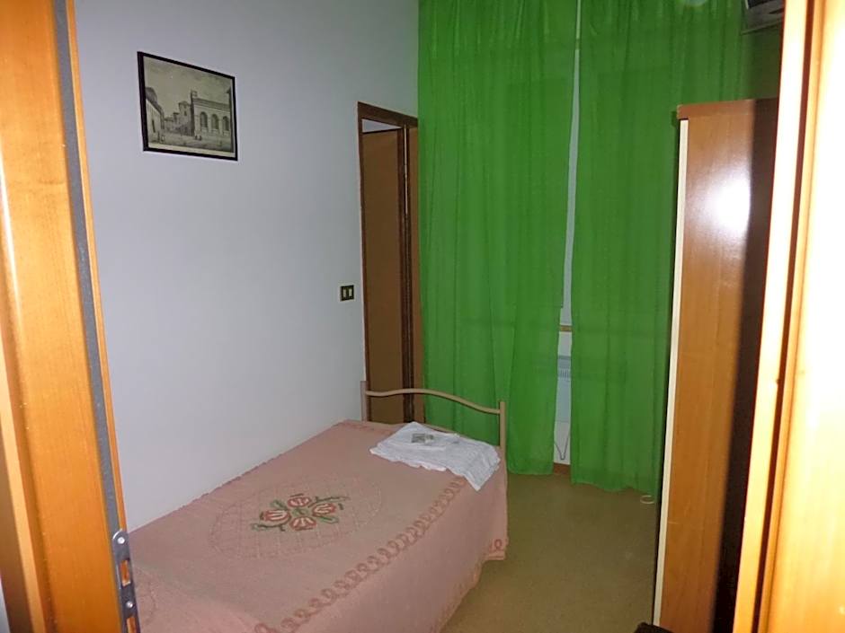 Consul Hotel