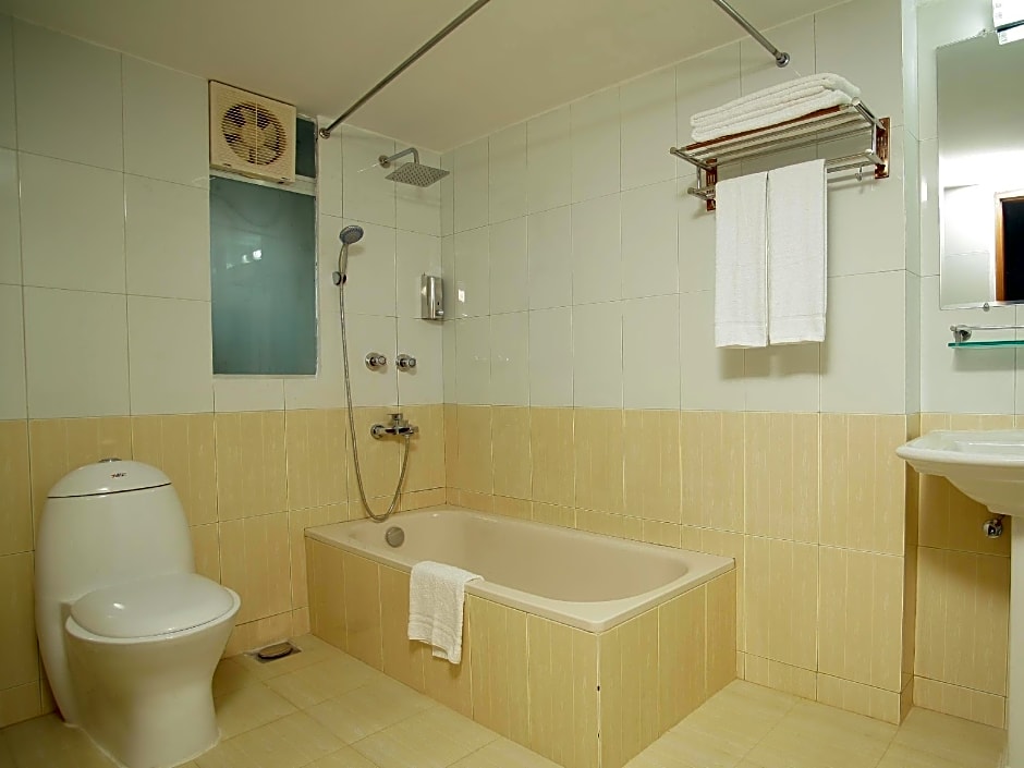 Richmond Hotel And Suites