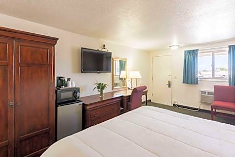 King Room with Kitchen - Non-Smoking