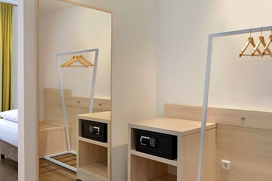 Super 8 by Wyndham Augsburg