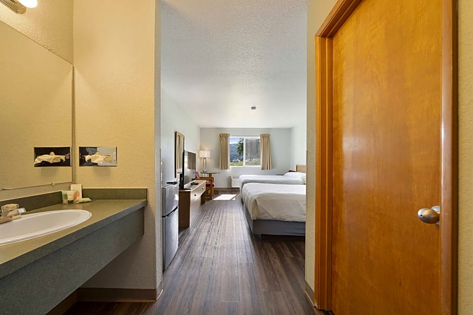 Garibaldi Inn at the Bay