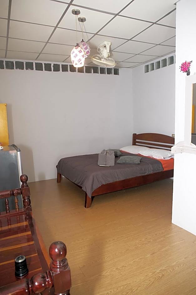 Holiday Phangan - Hostel & Bar