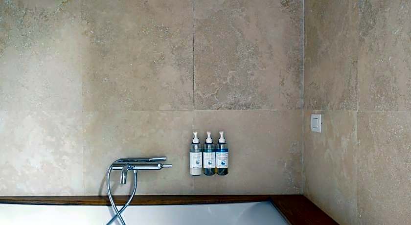 M7 Contemporary Apartments - My Extra Home