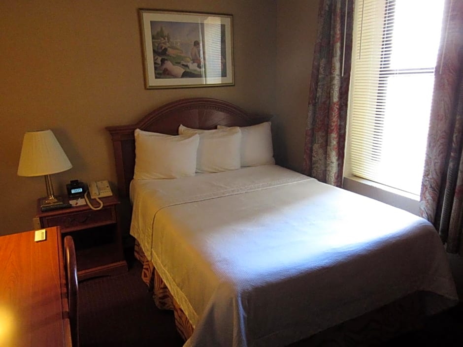 Hotel Newton (CLOSED) – New York, NY