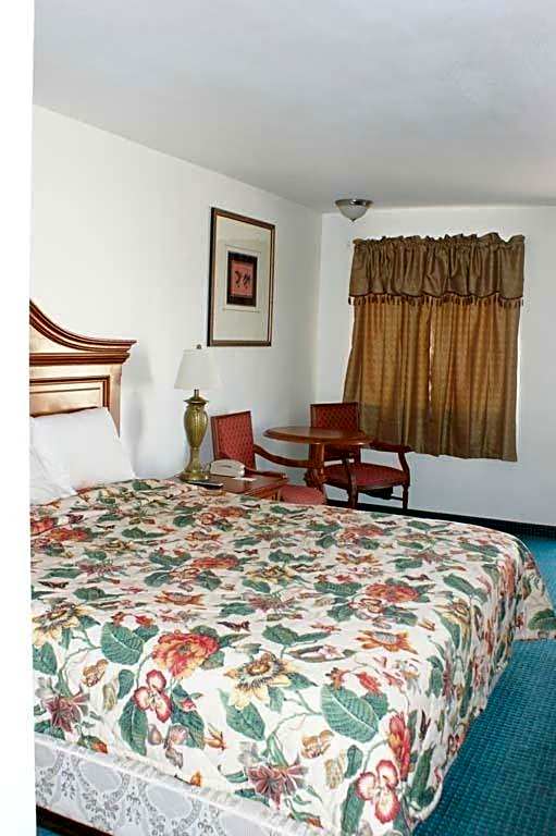 Hwy Express Inn And Suites