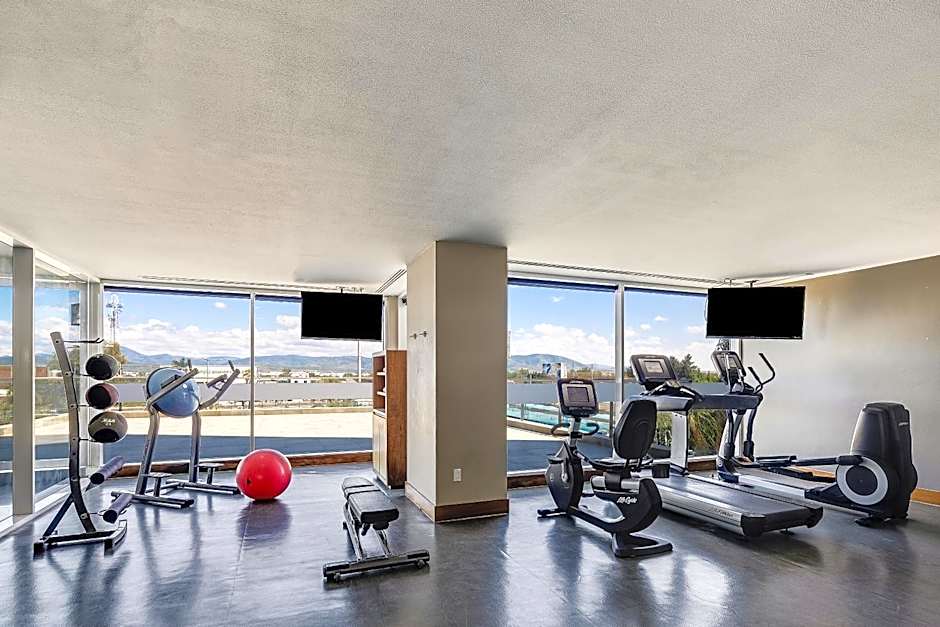 Fiesta Inn Suites Aeropuerto del Bajio