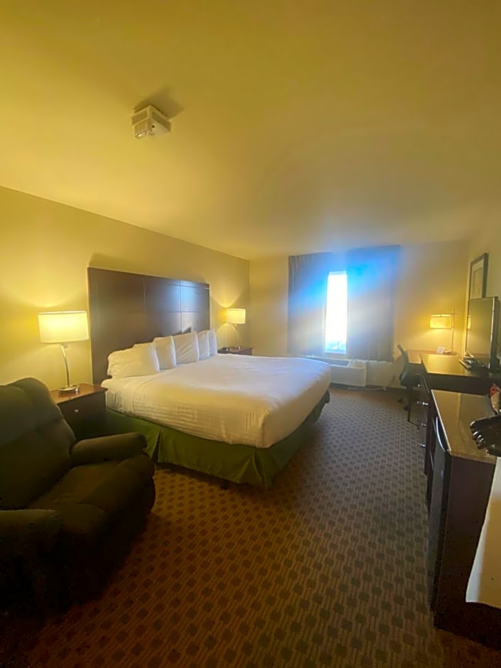 Cobblestone Hotel & Suites - Broken Bow