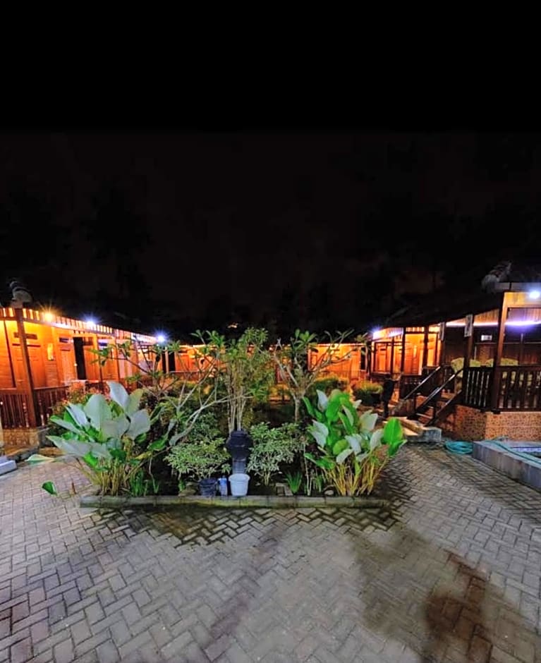 Rumah Mertua Pulau Merah