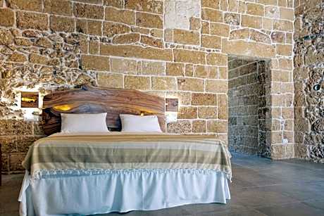 King Suite with Pool View