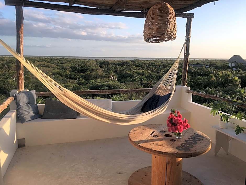 LunArena Barefoot Hotel