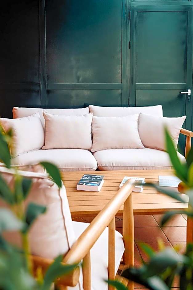 Honest Granada Hotel