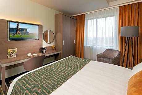 Deluxe Room 1 Queen Bed Upper Floors