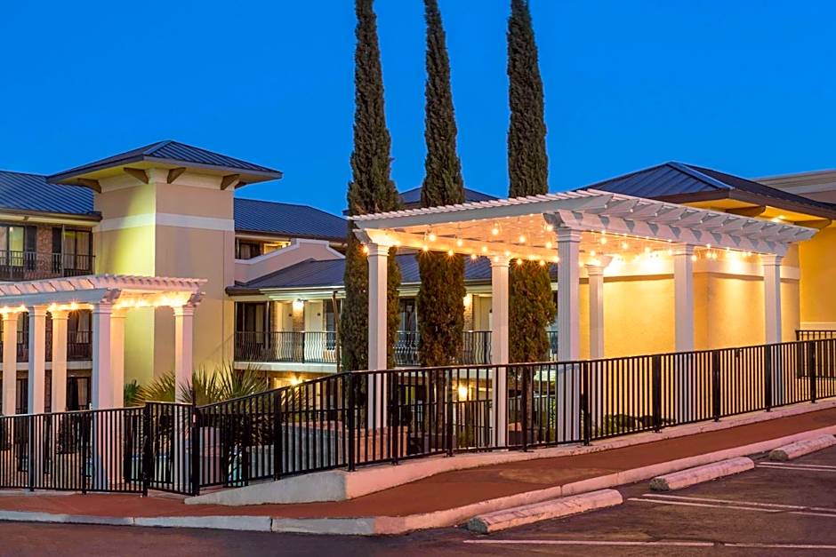Days Inn by Wyndham Pensacola - Historic Downtown