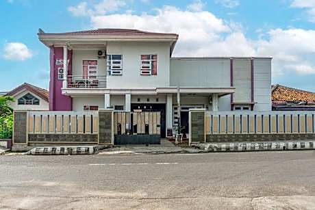 Hotel O Guest House Pahlawan Syariah