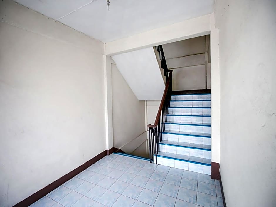 OYO 525 MRT Phetkasem 48-1 Place