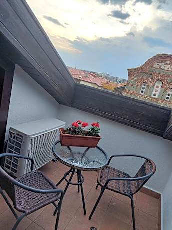 Two-Bedroom Deluxe Apartment with Garden View