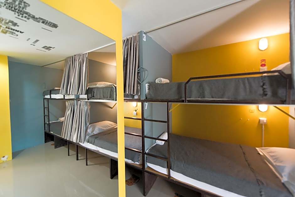 Backpacker Street Airport Place