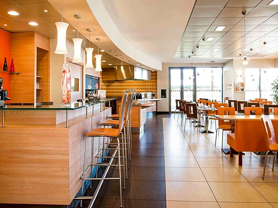 Ibis Como